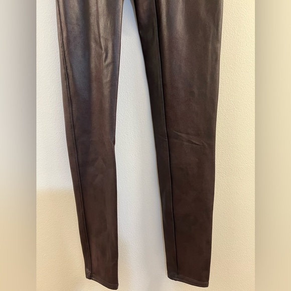21. Spanx Ready to Wow Faux Leather Leggings High Rise Wine Medium - Picture 15 of 16
